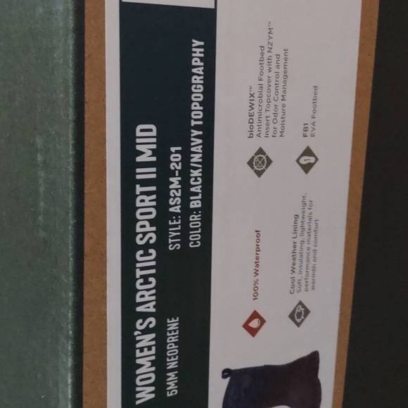 New in box muck boots women's arctic sport 2 mid black / navy topography… - Picture 3 of 3